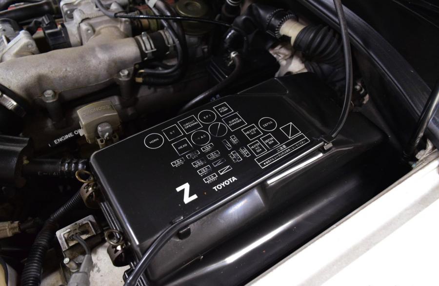 Моторный отсек Toyota Crown Royal Saloon Super Charger Hardtop (MS137) 1991 года  (фото 39 из 98)